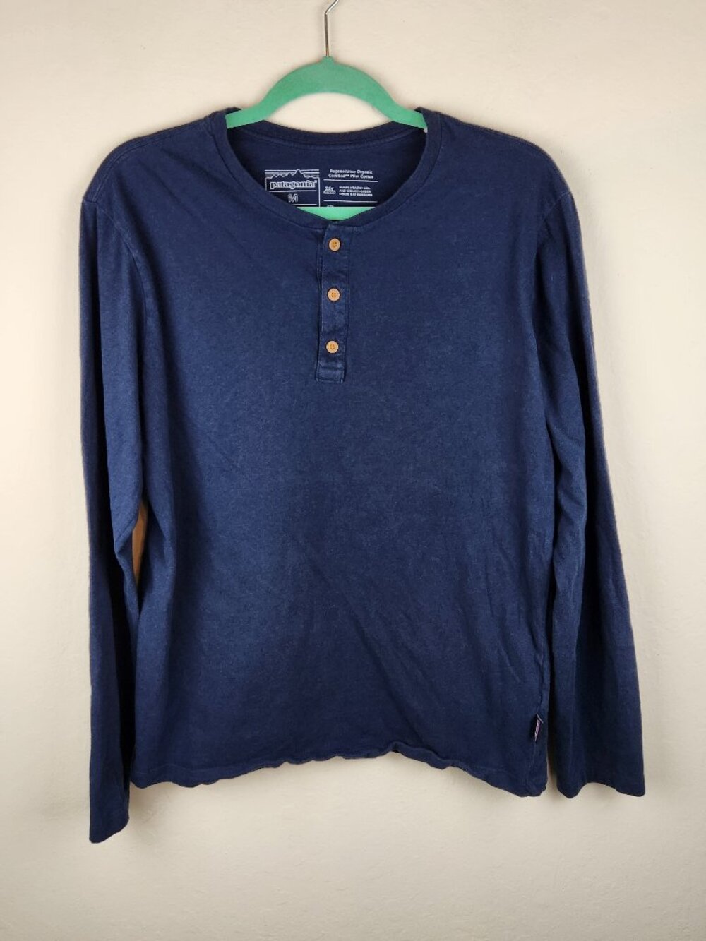Patagonia Men's Navy Blue Long-Sleeved Daily Henley Shirt sz M